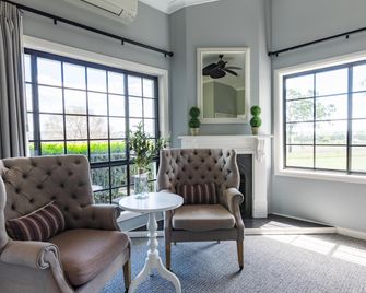 Camden Valley Inn - Camden - Living room