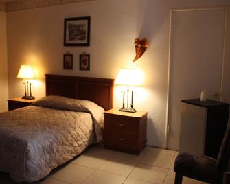 Beach and Town Motel - Hollywood - Quarto