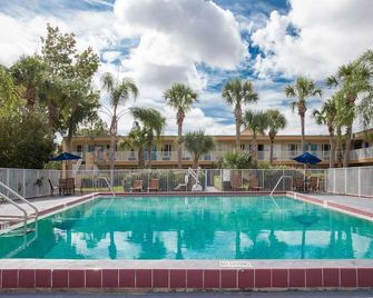 Econo Lodge Daytona Beach - Speedway - Daytona Beach - Pool