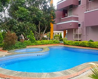 Dolphin Resort - Yelagiri - Piscina