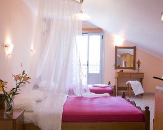 بنسيون فيلوكسينيا - Lefkáda - غرفة نوم