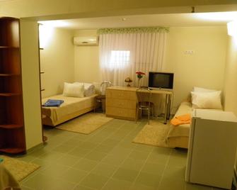 Hotel Sunrise - Quichinau - Quarto