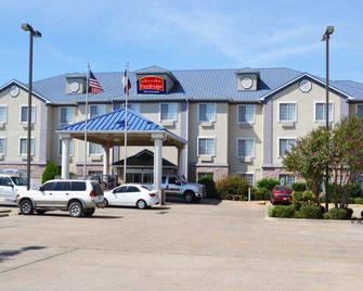 Fairbridge Inn & Suites Cleburne - Cleburne - Budynek