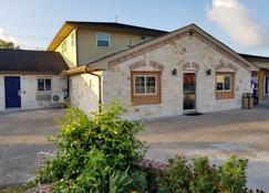 Lone Star Inn by FairBridge - Rosenberg - Edifício