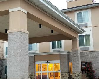 Fairbridge Inn & Suites Coffeyville - Coffeyville - Building