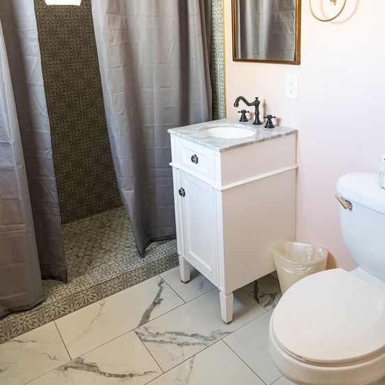 Bathroom view of Sagebrush Inn