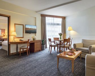 J5 Hotels Port Saeed - Dubai - Living room