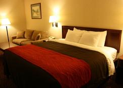 Bangor Inn & Suites - Bangor - Bedroom