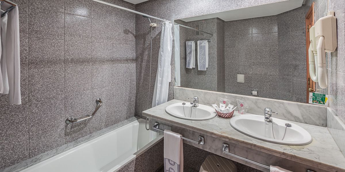 Hotel Puerto Palace - פוארטו דה לה קרוס - חדר רחצה