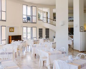 هوتل بالاس - سينيغاليا - مطعم