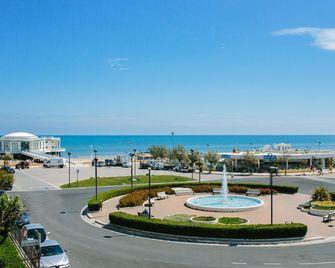 Hotel Palace - Senigallia - Vista del exterior
