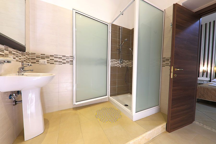 Bathroom view of Hotel New Sayonara