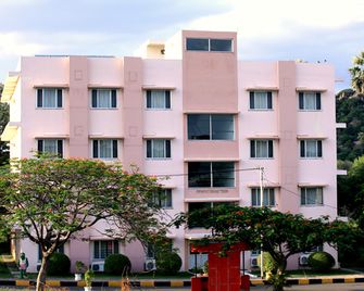 Greens Inn Ramoji Film City - Anājpur - Building