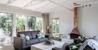 Pinetrees Lodge - Lord Howe Island - Living room