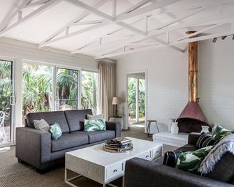 Pinetrees Lodge - Lord Howe Island - Living room