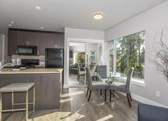 Solo Suites - Victoria - Dining room