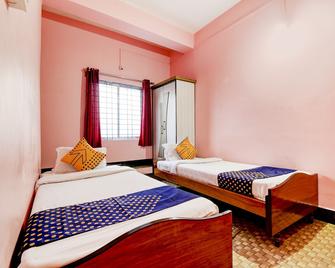 OYO Hotel Nandini - Dibrugarh - Bedroom