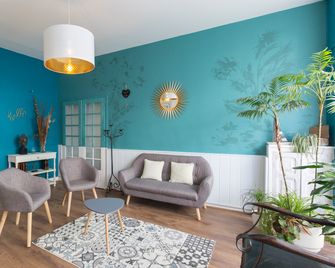 Hotel Au Pavillon Bleu - Lourdes - Wohnzimmer
