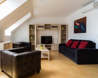 جوسدو كورت بودابيست - بودابست - غرفة معيشة