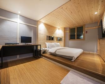 Hotel S Shinchon - Soul - Makuuhuone