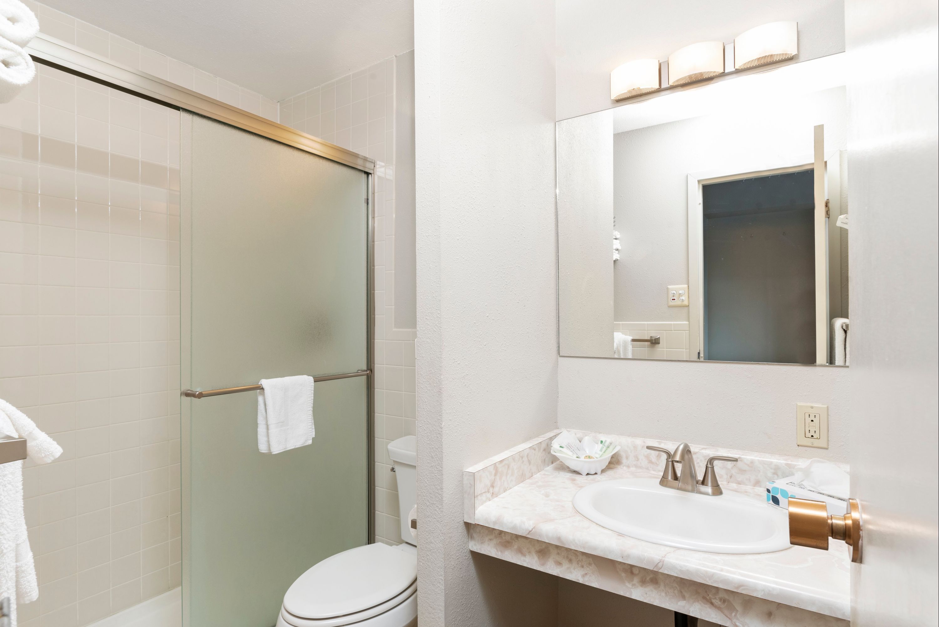 Bathroom view of Satellite Hotel