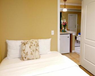 Heron Suites at Port of Egypt Marine - Southold - Schlafzimmer