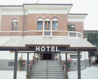 Hotel Villa Reale - Argenta - Edificio