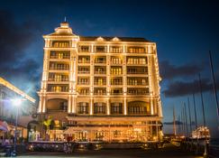 Labourdonnais Waterfront Hotel - Port Louis - Building