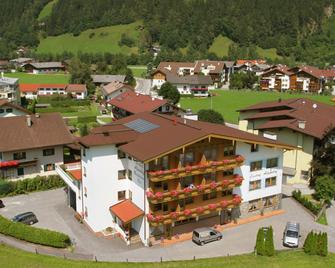 Alpenhof Hotel Garni Suprême - צל אם צילר - בניין