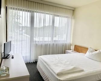 فندق أم فلوغهافين - كولونيا - غرفة نوم