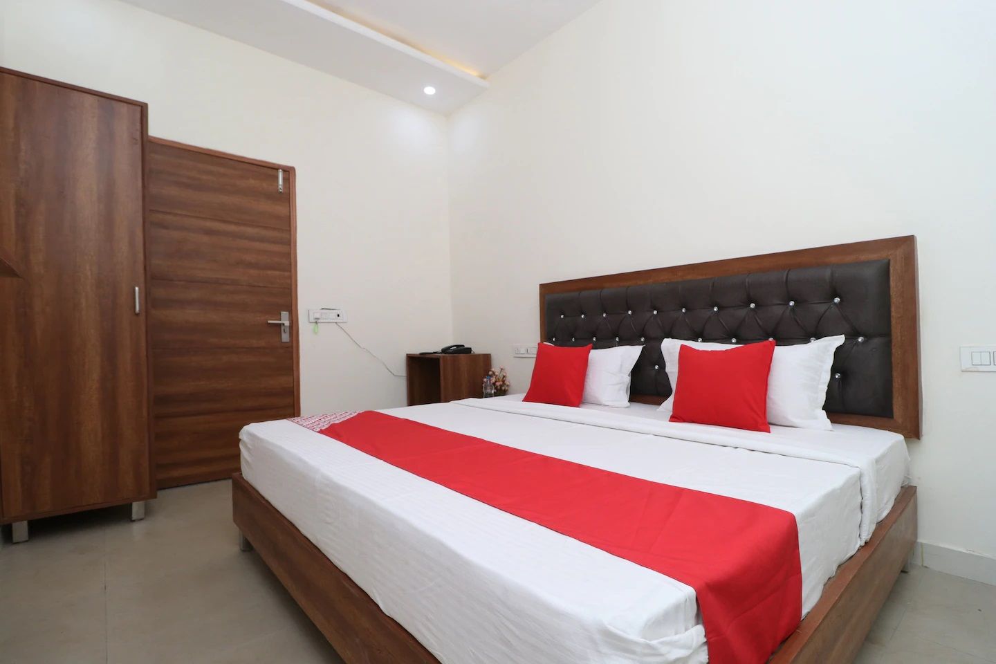 Hotel J&B - Zerakpur - Спальня