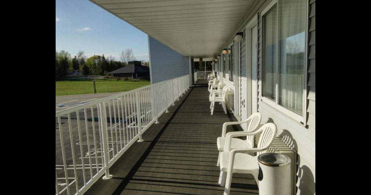 Aurora Borealis Motor Inn in Saint Ignace, the United States from 77