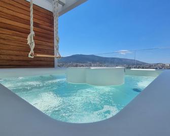 One 360 Skyline Athens Penthouses - 雅典 - 游泳池