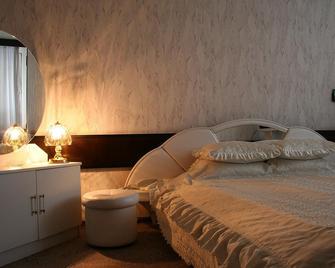 هوتل كوزموس - تشيسيناو - غرفة نوم