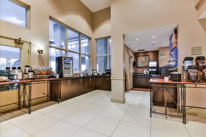 Comfort Inn Suites Ambassador Bridge C 140 C 1 6 4