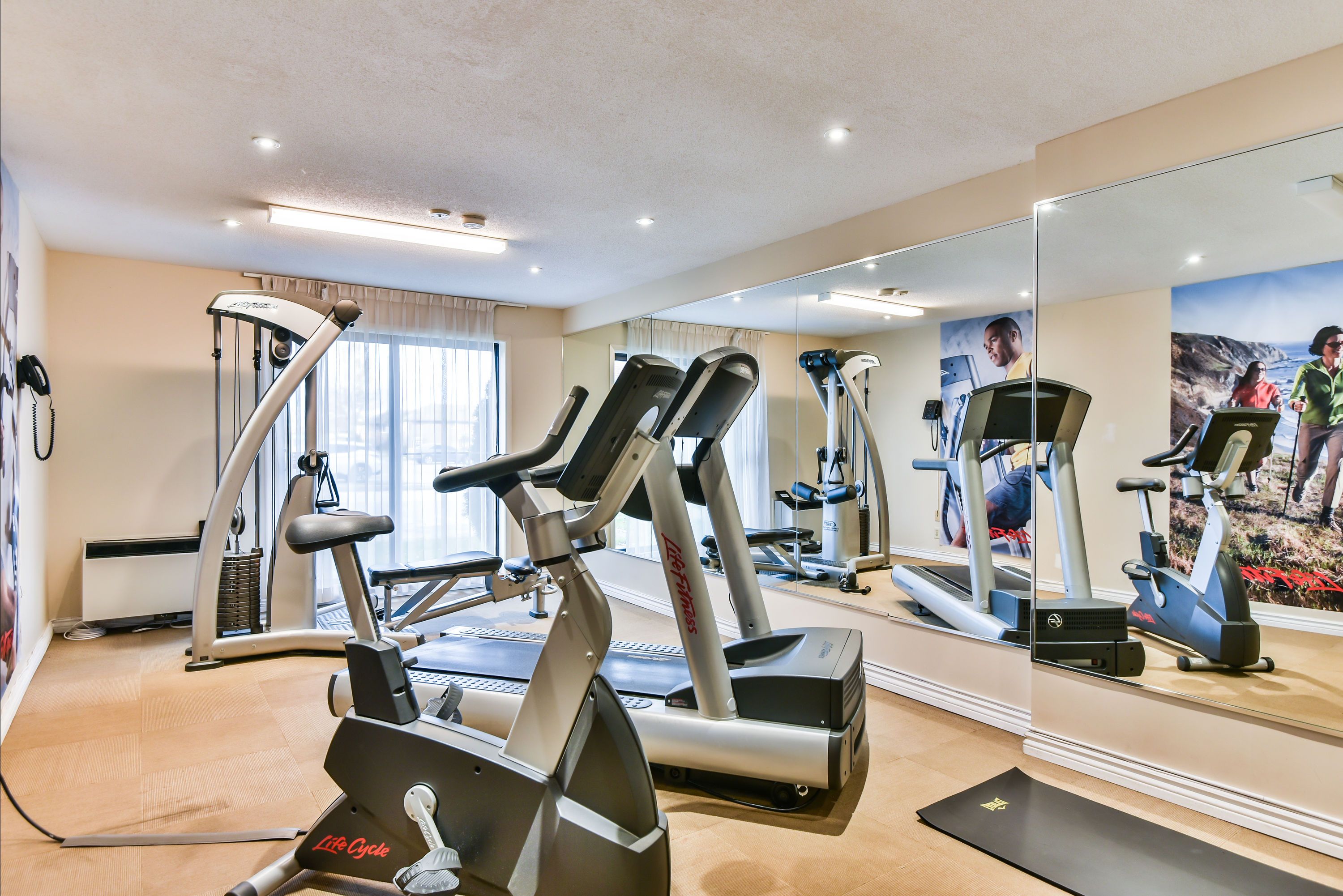 Comfort Inn Suites Ambassador Bridge C 140 C 1 6 4