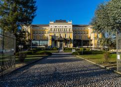 Hotel Villa Malpensa - Vizzola Ticino - Building