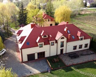 Gosciniec Kocmierzow - Sandomierz - Building