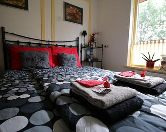 Bed & Breakfast 'Op 7' - Hooghalen - Bedroom