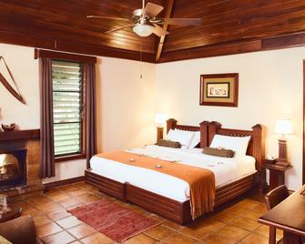 Hidden Valley Inn & Reserve - San Ignacio - Yatak Odası