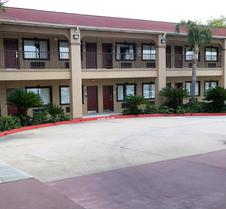 Red Roof Inn & Suites Houston - Humble/IAH Airport
