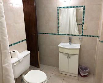 Hotel Olavarria - Olavarría - Bathroom