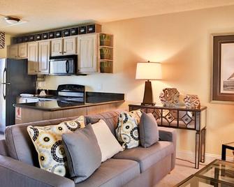 Sandpiper Gulf Resort - Fort Myers Beach - Living room