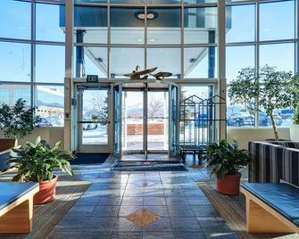 Dimond Center Hotel - Anchorage - Hotel Entrance