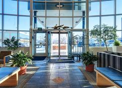 Dimond Center Hotel - Anchorage - Hotel entrance