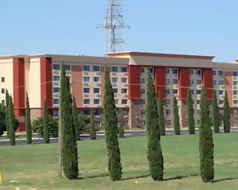 Lux Hotel & Spa, Trademark Collection by Wyndham - Arlington - Edificio