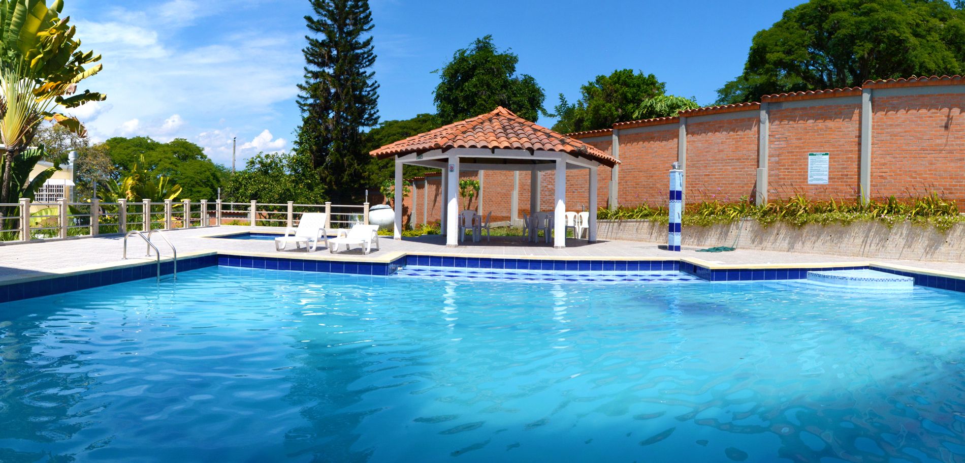 Manantial M Lare - Buga - Piscina