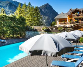Logis Hotel Les Airelles - Pralognan-la-Vanoise - Pool
