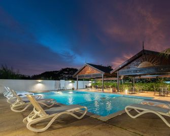 Riverra Inn Langkawi - Langkawi - Piscina