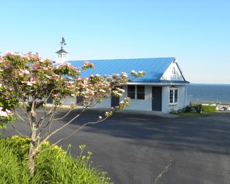 Colonial Gables Oceanfront Village - Belfast - Building